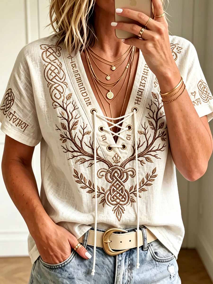 Modny t-shirt damski z nadrukiem w stylu wikingów
