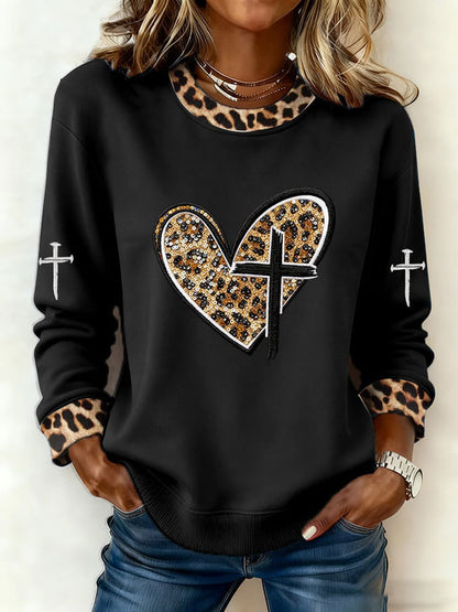 Damski top z nadrukiem z krzyżem serca