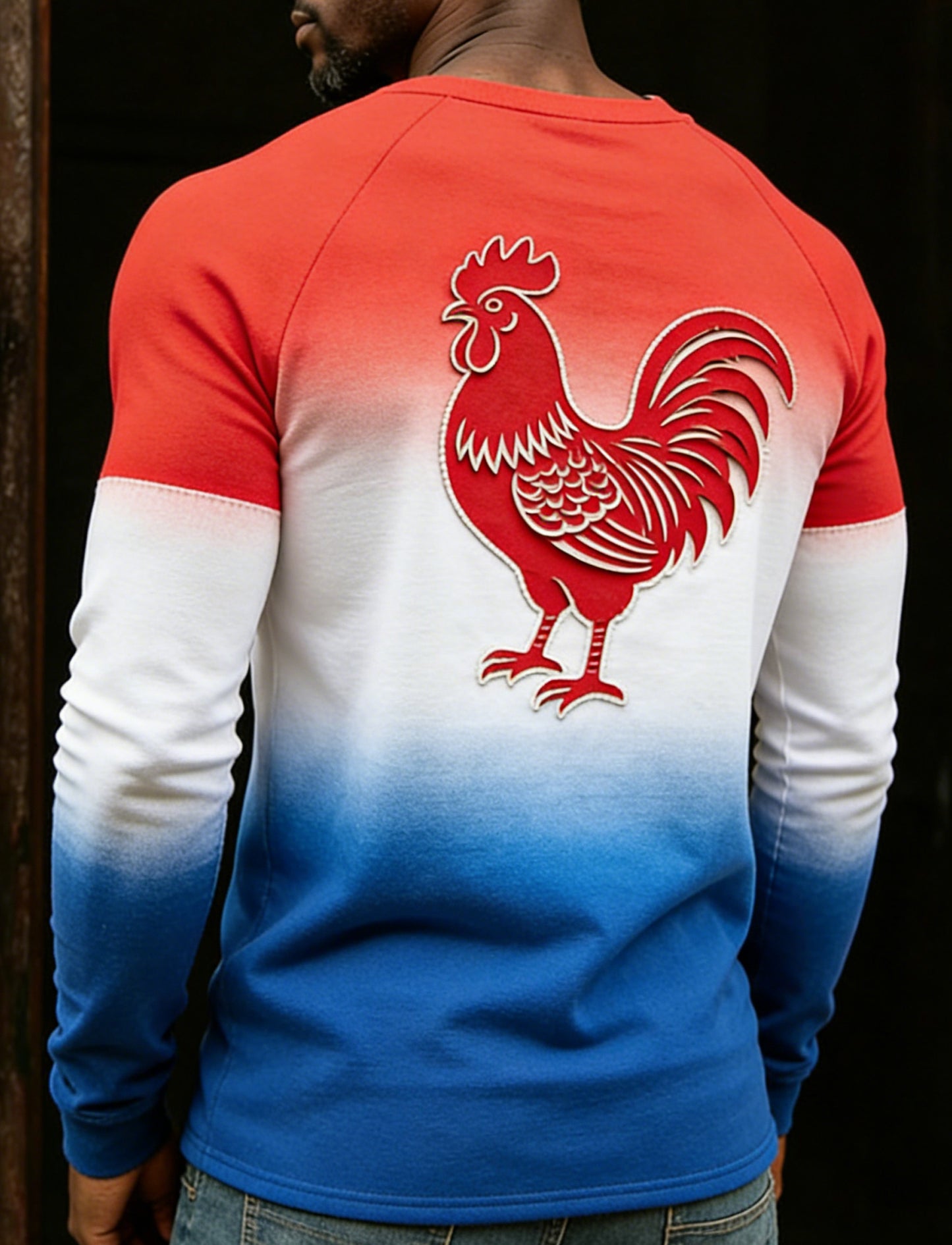 Męski t-shirt z artystycznym nadrukiem wycinanki papierowej przedstawiającej koguta