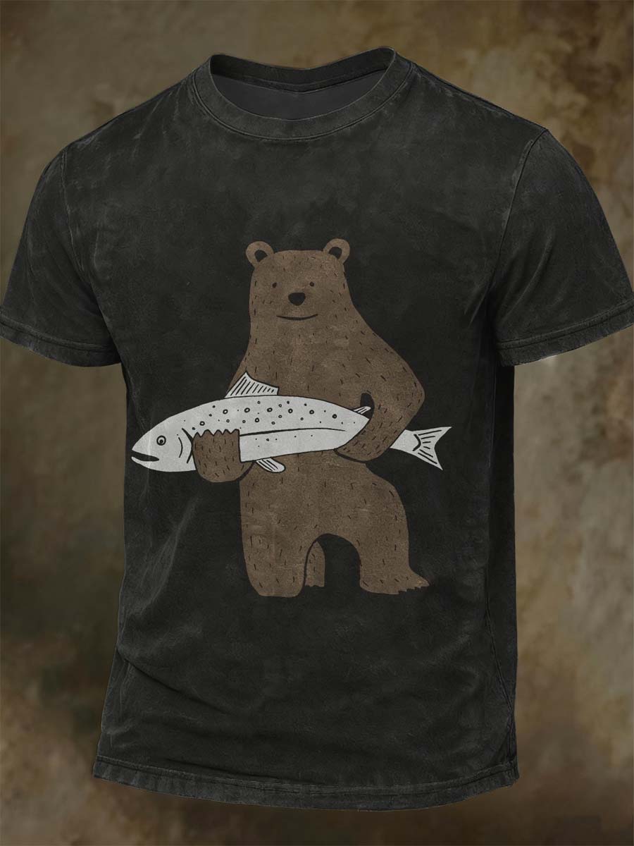 Niedźwiedź brunatny Holding Fish Print Casual Koszulka z krótkim rękawem